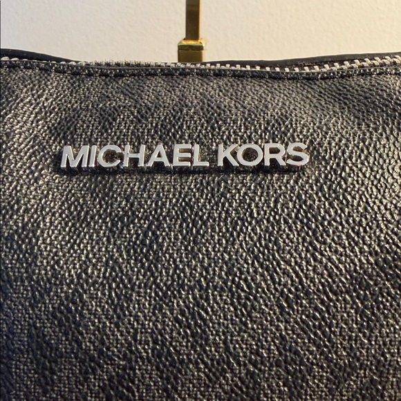 Michael Kors chic black signature logo tote with side pockets and full zip top - Picture 5 of 10